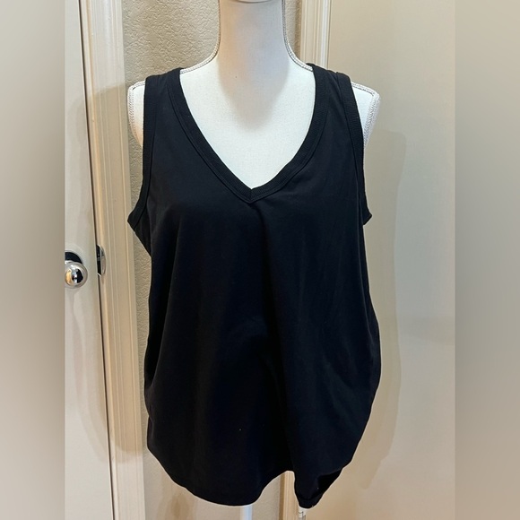 Torrid classic fit tank top - Picture 1 of 3